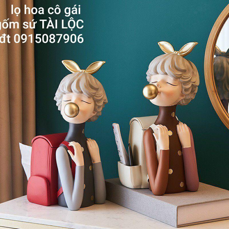 Lọ hoa cô gái