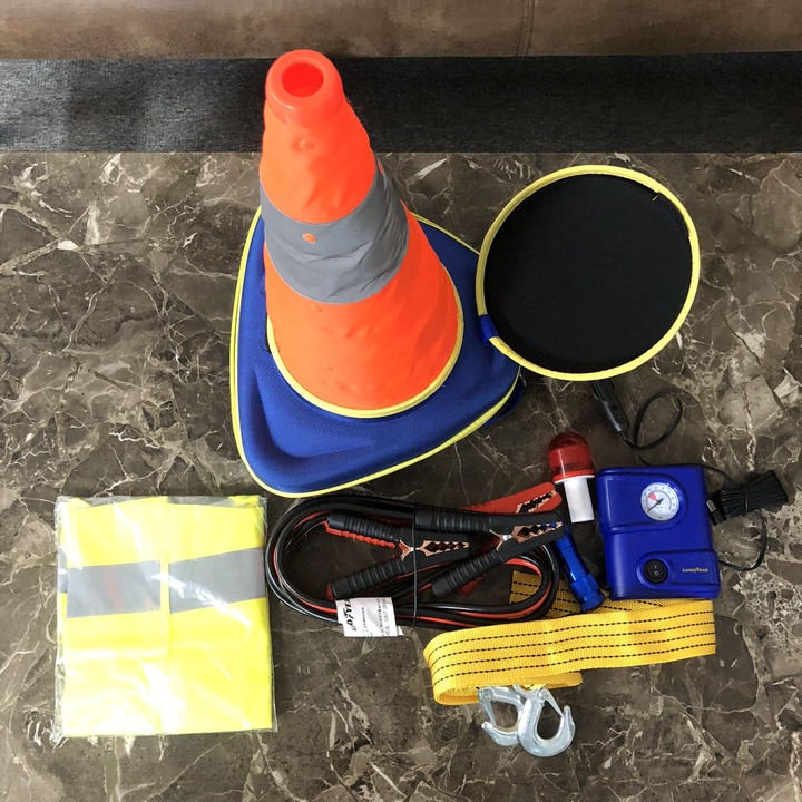 Bộ Cứu Hộ Ô Tô Khẩn Cấp 9 Món Thương Hiệu Cao Cấp Goodyear 3049 - Hàng Nhập Khẩu