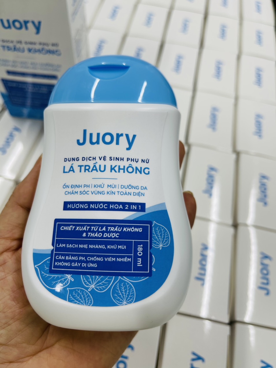 Dung Dịch Vệ Sinh Phụ Nữ Juory Lá Trầu Không - 180ml