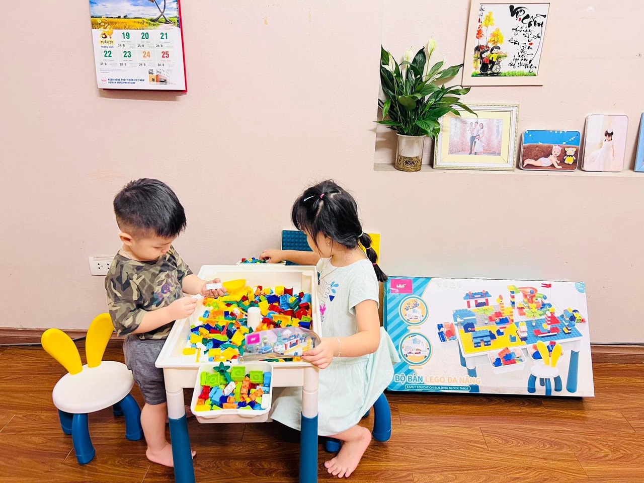 Bộ bàn ghế xếp hình SIZE ĐẠI cho bé kèm 610 chi tiết xếp hình