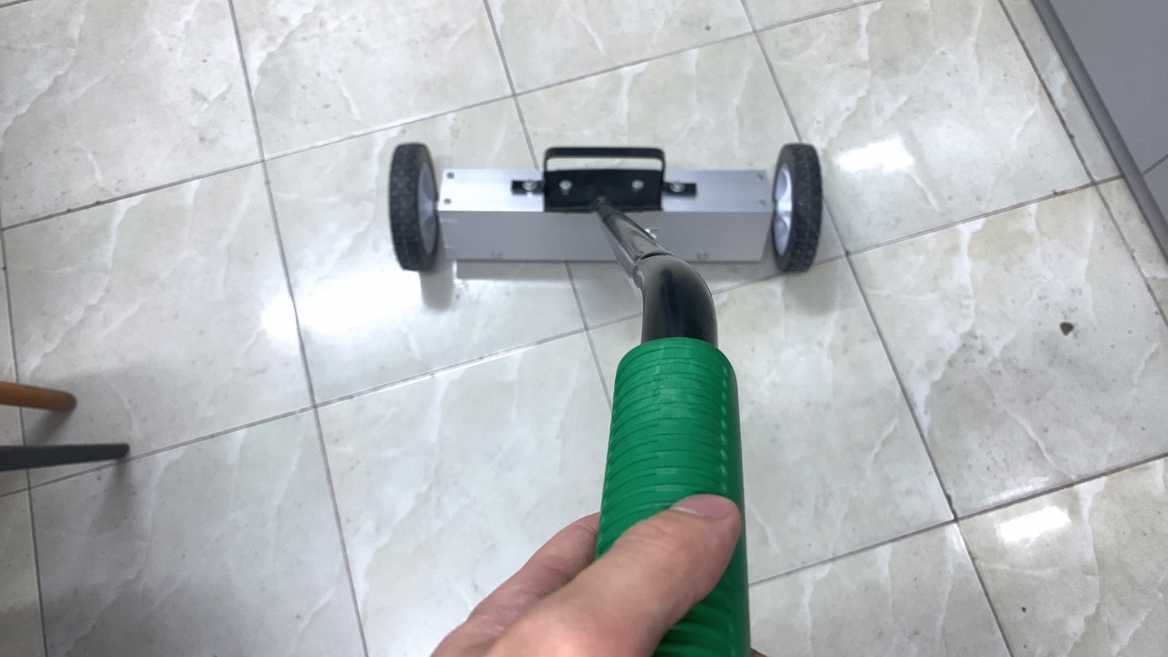 Xe hút đinh nam châm bé, loại xe lọc tạp chất cực kỳ hiệu quả và triệt để