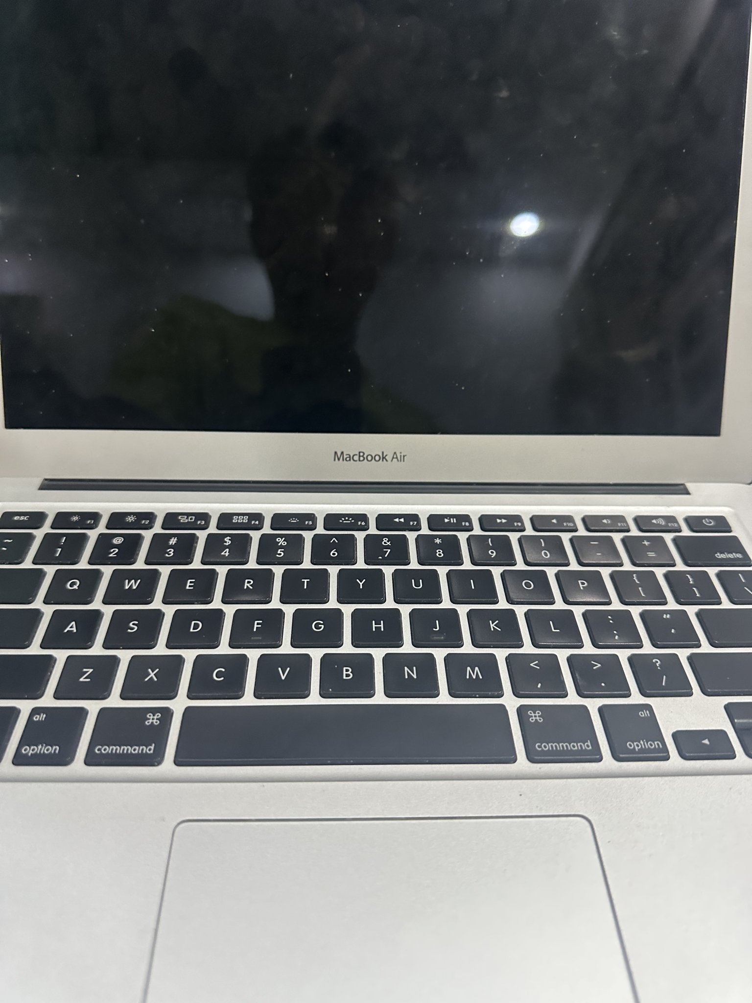 macbook air 2017 cũ rẽ cho các bạn sinh viên thuyết trình