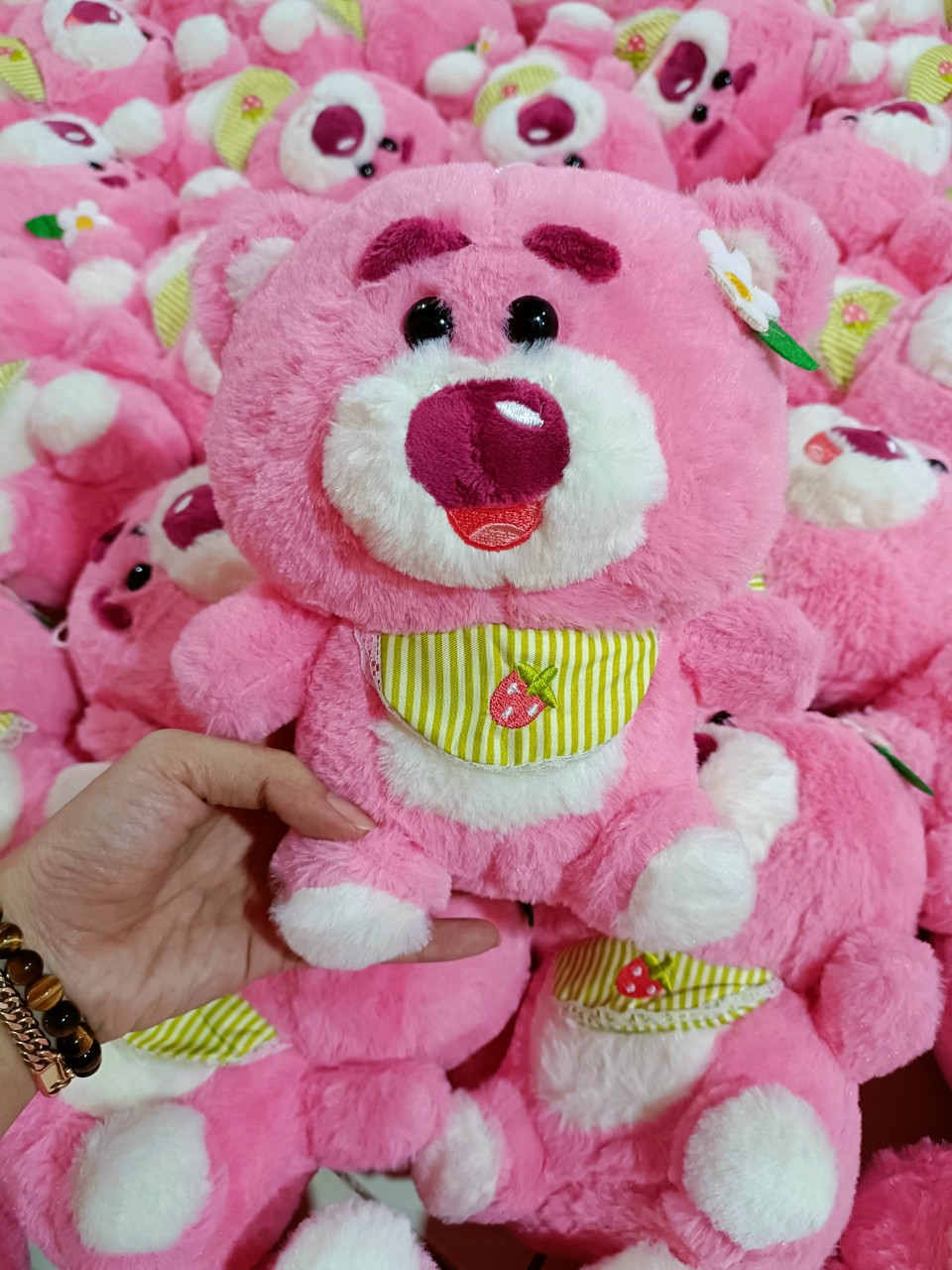 Gấu dâu dễ thương