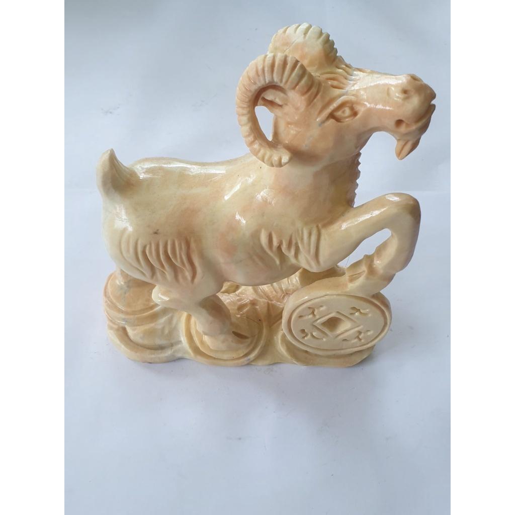 Tượng dê đá cà rốt trong bộ 12 con giáp