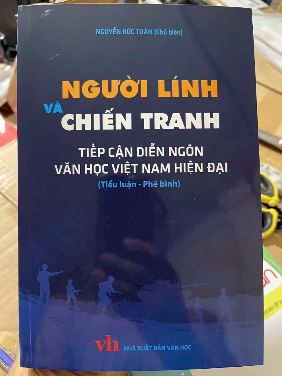 Sách - Người lính &amp; Chiến tranh - Tiếp cận diễn ngôn văn học Việt Nam hiện đại