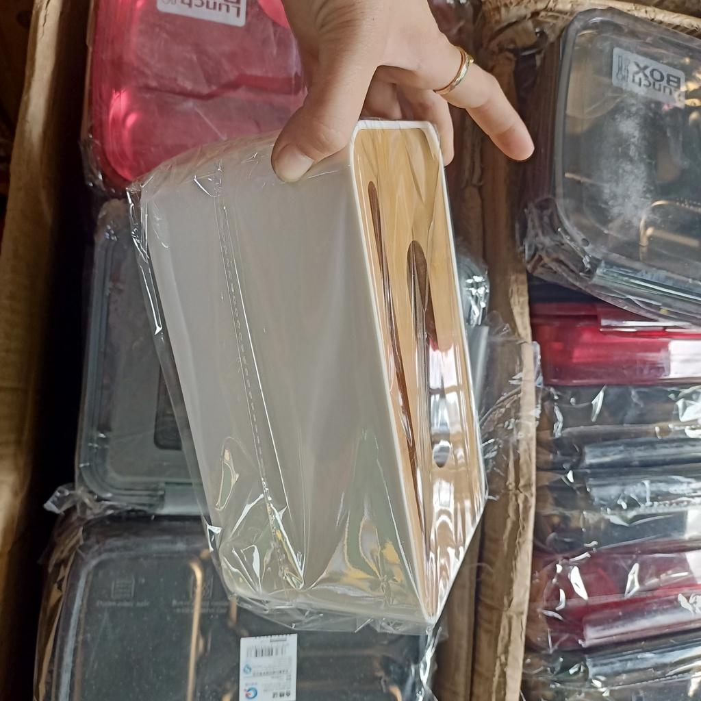 Hộp đựng khăn giấy nắp gỗ decor để bàn siêu sang trọng nhựa PP + gỗ sồi, chất lượng cao, bền và chống thấm nước.