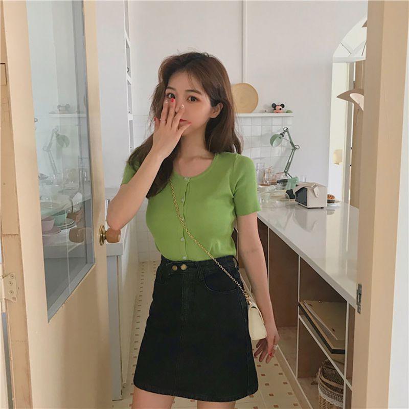 Áo thun dệt kim tay ngắn cổ vuông