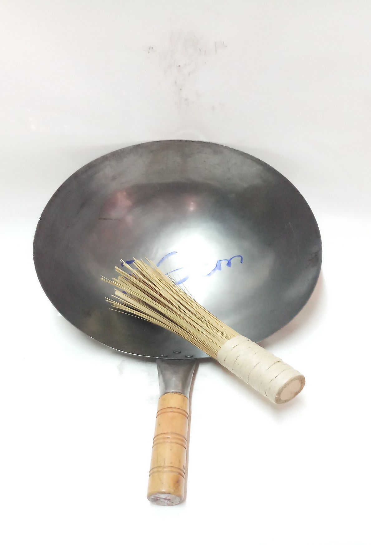 CHẢO THÉP 1 TAY CẦM CÁN GỖ CHIÊN CƠM,HỦ TIẾU XÀO CAO CẤP HÀNG NHẬP KHẨU CHẤT LƯỢNG CAO,TẶNG KÈM 1 CHỔI TRE CHÀ,RỬA CHẢO.