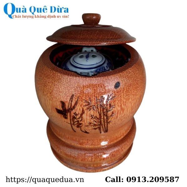 Bình Giữ Ấm Trà Gỗ Dừa Khắc Hoa Văn Lồng Chữ “Hiếu" Và Bình Trà 700 - 950ml - Sản Phẩm Được Sản Xuất Tại Bến Tre