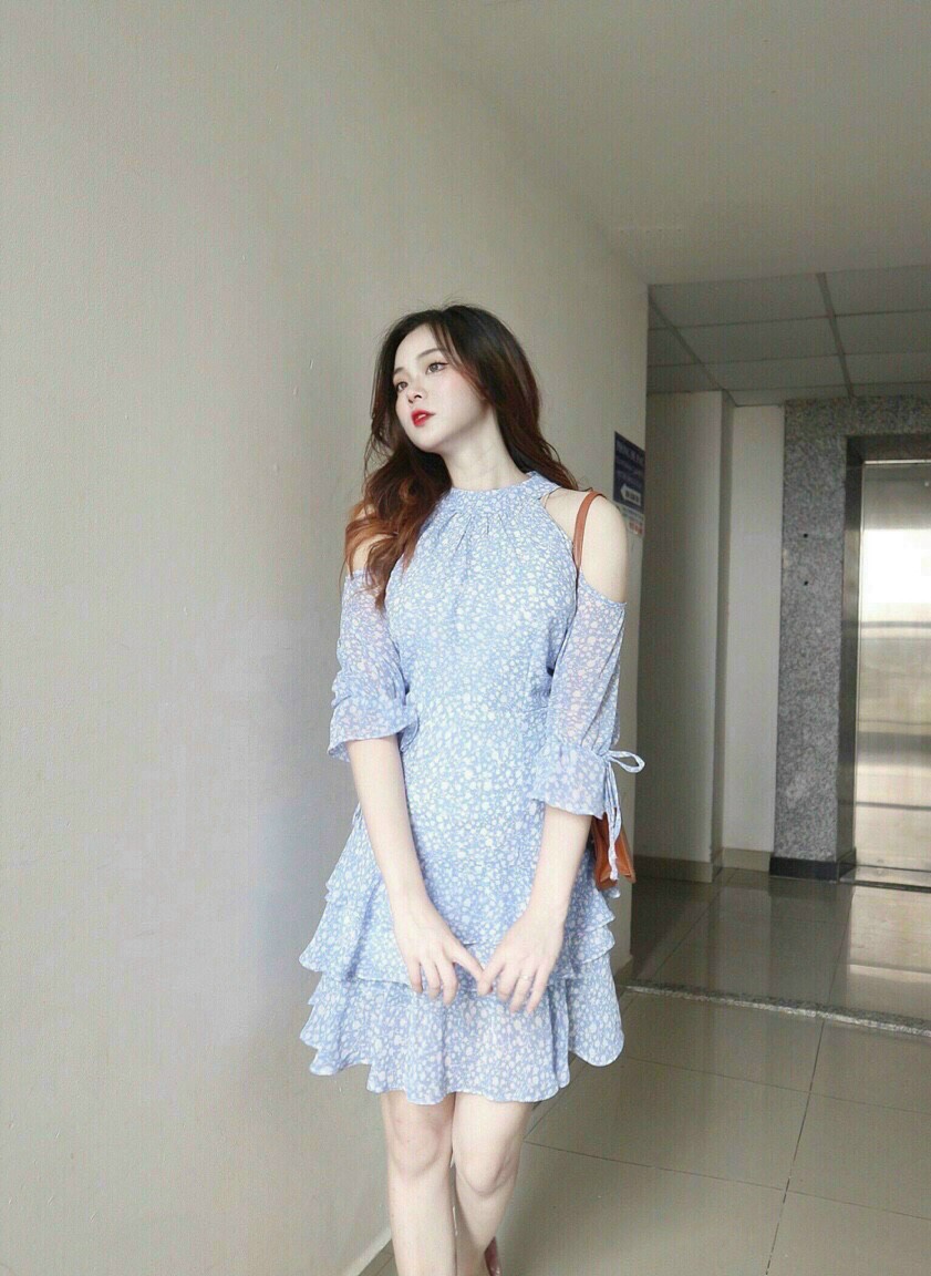 Đầm hoa nhí xanh dương khoét vai, Đầm hoa cổ yếm Cao Cấp tay dài dáng xòe xếp tầng đi chơi dự tiệc MiNhi