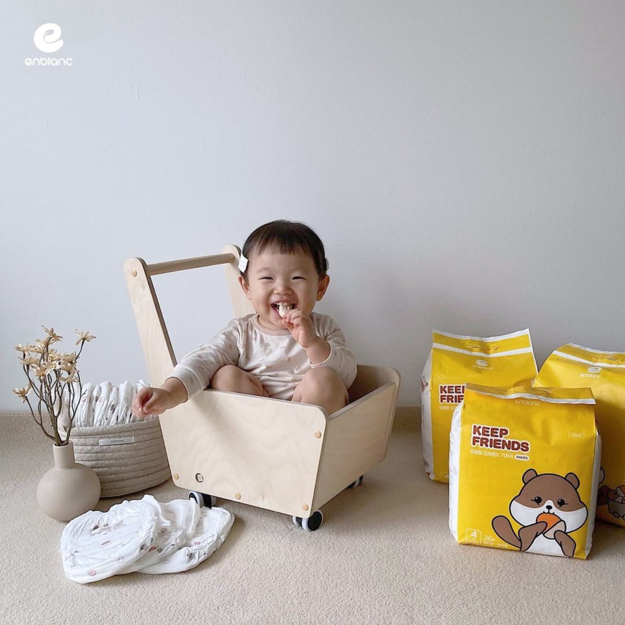 Combo 2 Bịch Tã Bỉm Quần Hàn Quốc Enblanc Keep Friends Chống Tràn, Thấm Hút Nhanh Cho Bé Gái Size L 26 Miếng