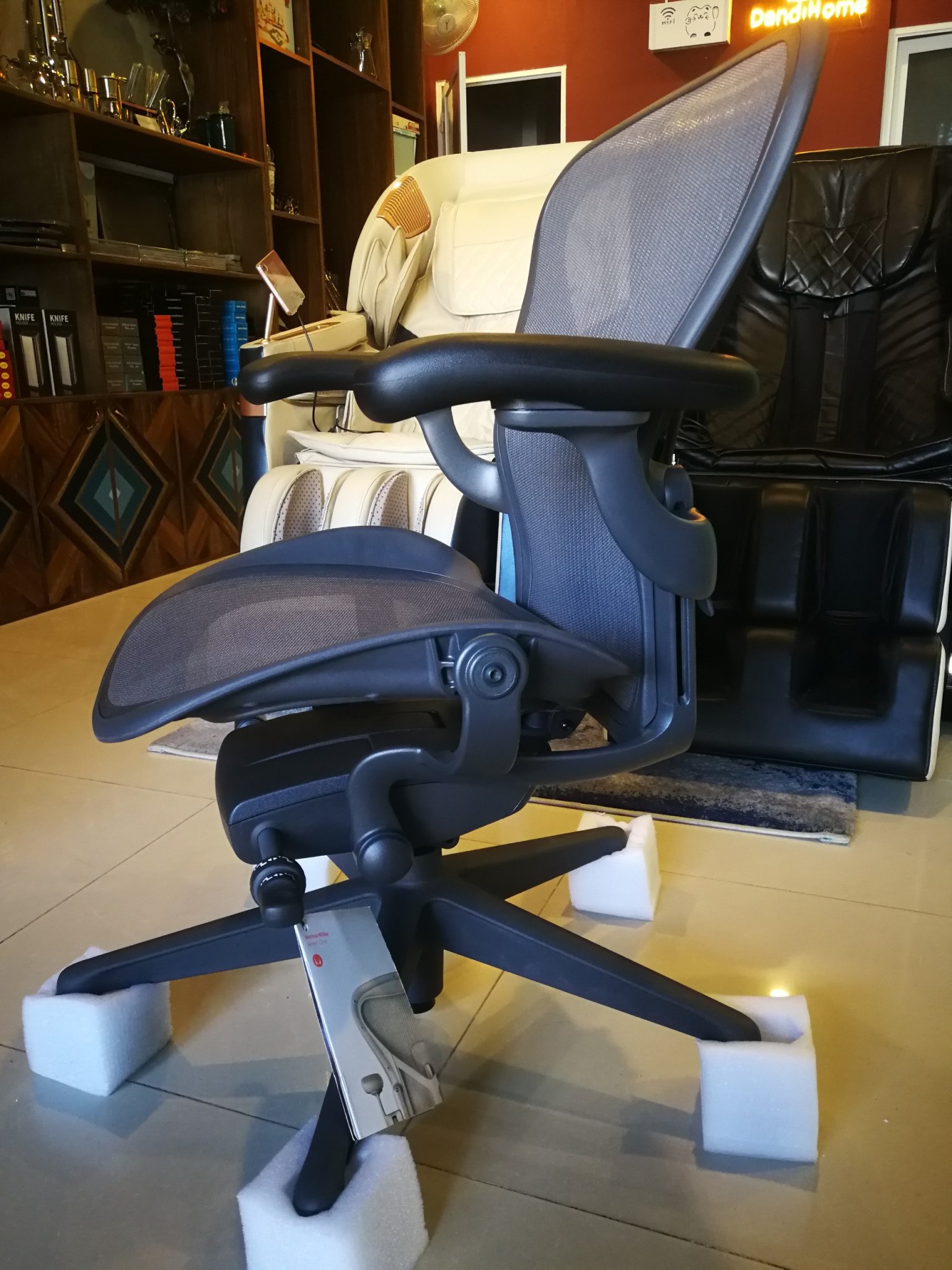 Ghế lưới văn phòng ergonomic Herman Miller Aeron