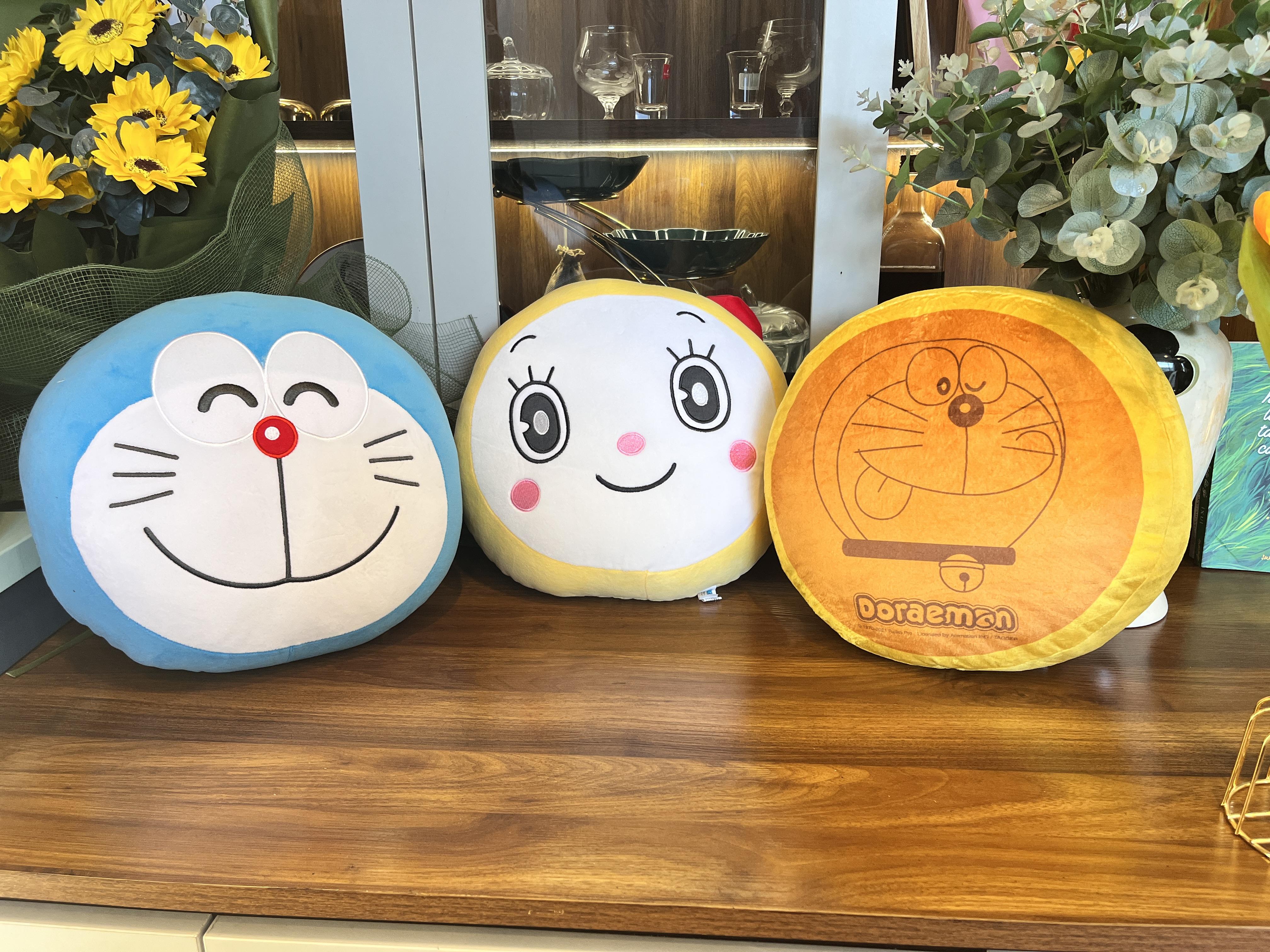 Gối Dorayaki Hình Mặt Doraemon,  Gối ôm Sofa Hình Mặt Doraemon Dễ Thương 33cm, Vải Cao Cấp Mềm Mịn - Sản Phẩm Có Bản Quyền, Phân Phối Bởi Teenbox