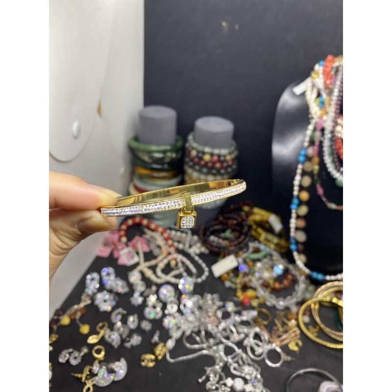 Vòng tay titan kiểu có khoá rơi