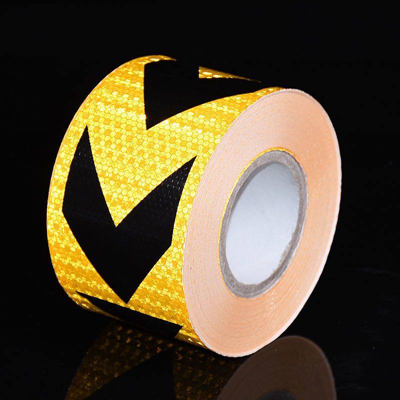 Cuộn Phản Quang khổ rộng 10 cm x 25 mét, Cảnh Báo An Toàn Hình Mũi Tên Dùng Dán Xe Ô tô, Thùng Xe Tải, An Toàn, chất liệu PVC Chống Thấm Nước - Mũi Tên Vàng Đen - Mai Lee