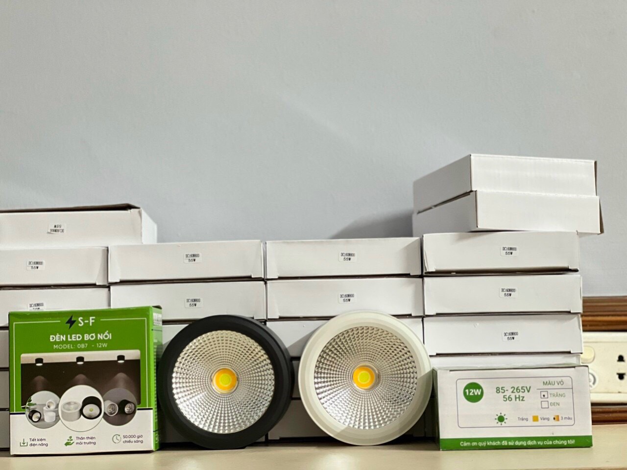 Đèn rọi ống bơ ETON 2 loại 7w,12w và có 3 chế độ ánh sáng