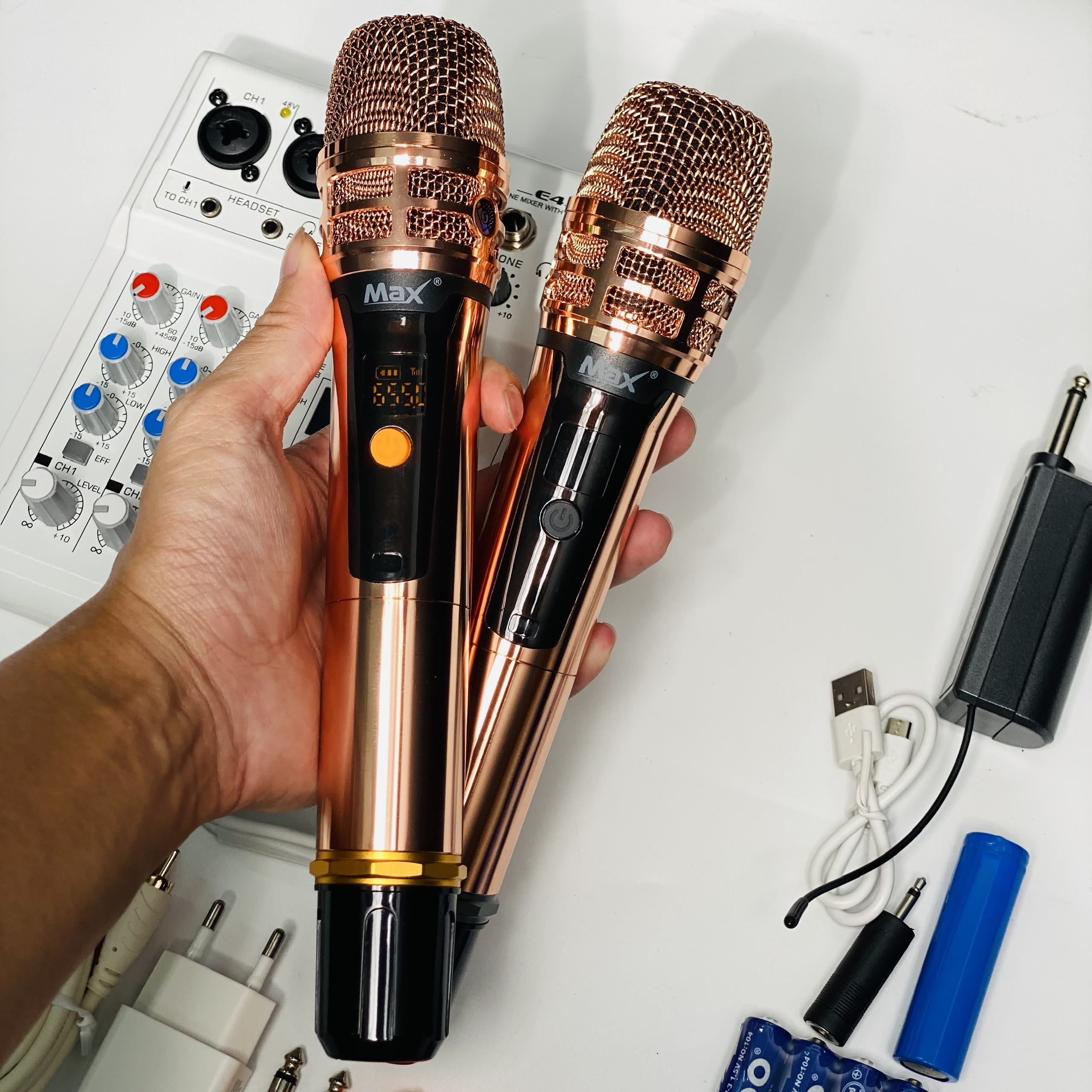 Combo Mixer Thu Âm Livestream Karaoke Mixer E4 và Micro Ak90 Chính Hãng Giá Tốt - Bảo Hành 12 Tháng Hàng Chính Hãng