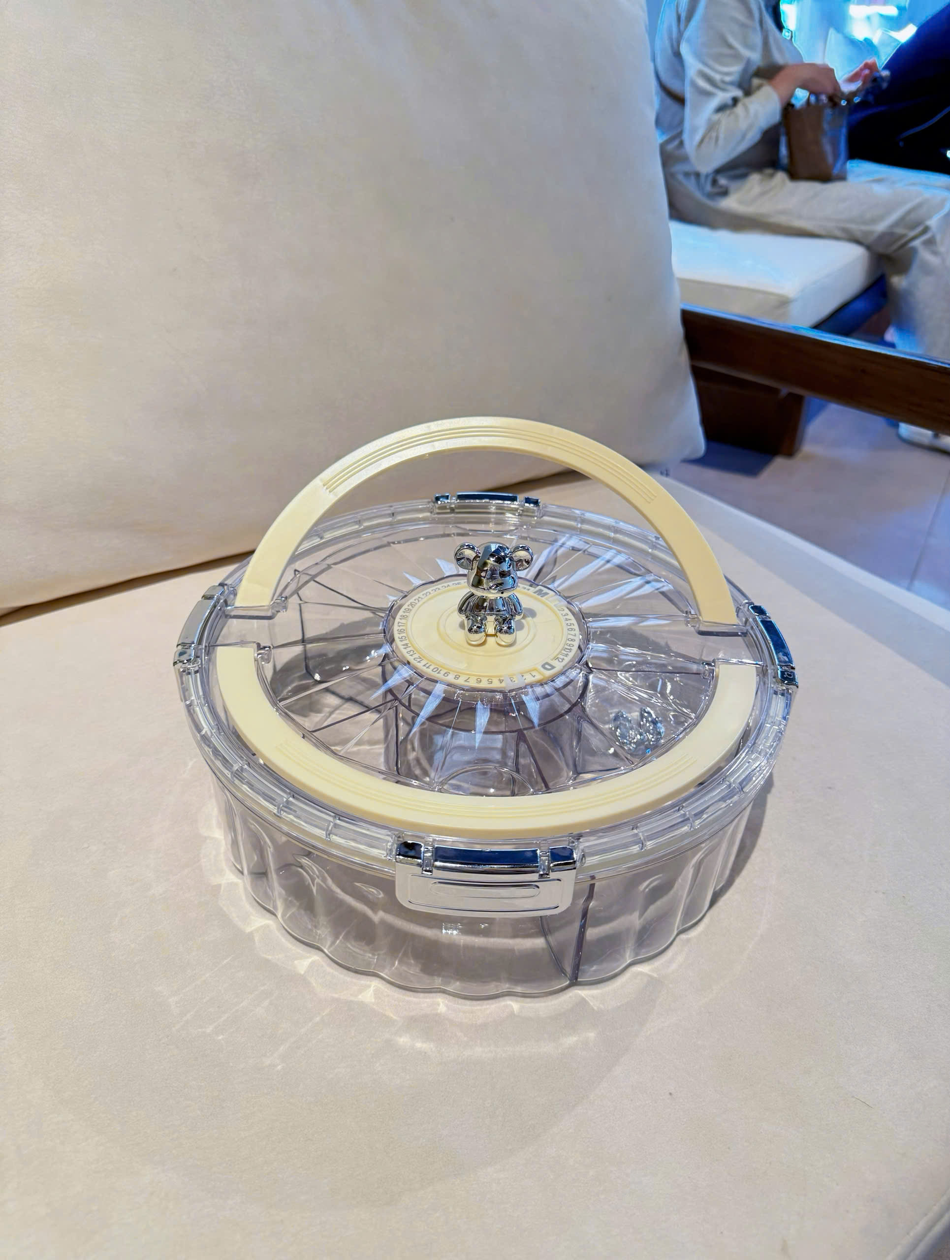 Khay Mứt Hình Gấu Vân Kim Cương 6 Ngăn Kèm Quai Xách – Hộp Đựng Bánh Kẹo Mứt Tết Sang Trọng, Hiện Đại - HÀNG CHÍNH HÃNG MINIIN