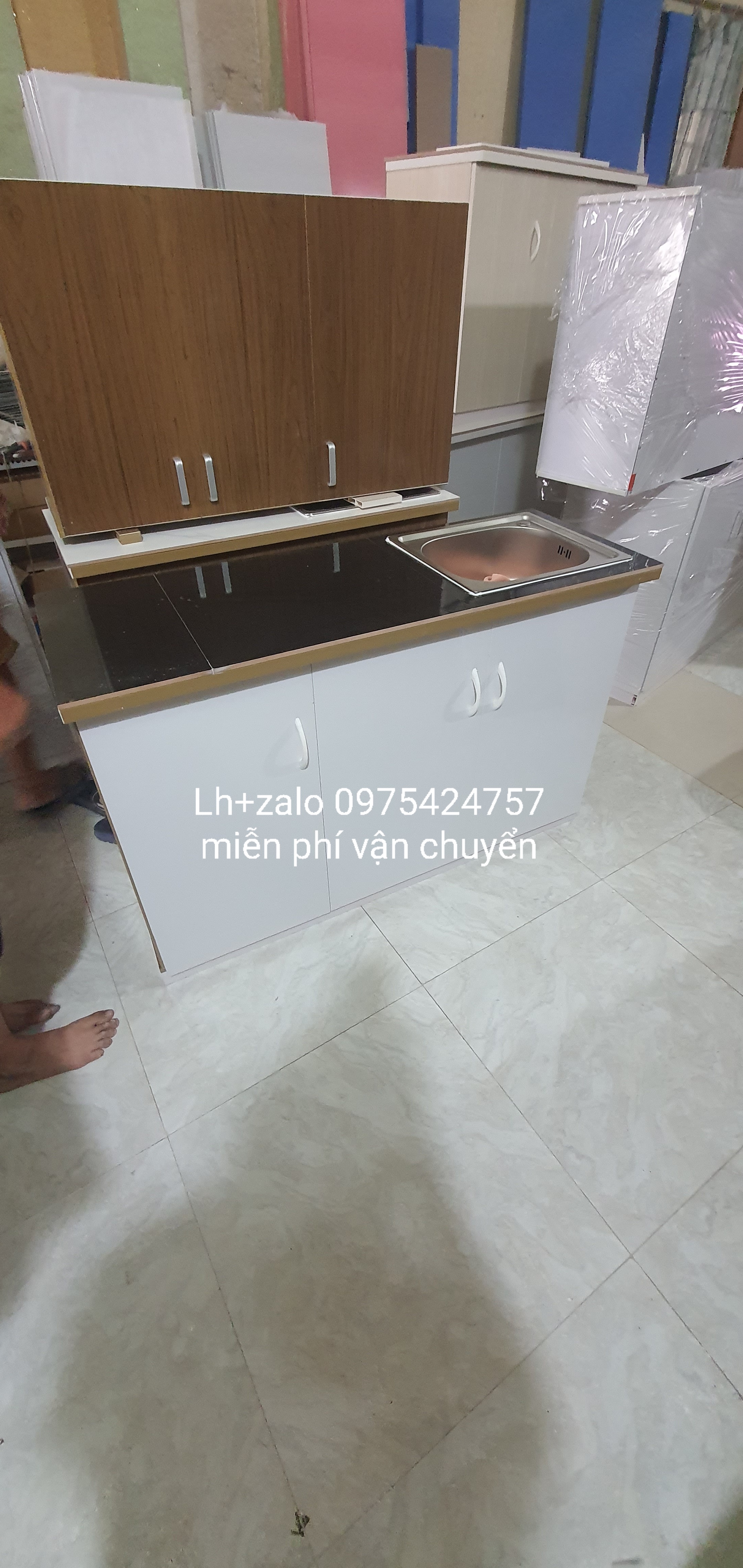 Tủ bếp sẵn bồn mặt gạch nhựa đài loan