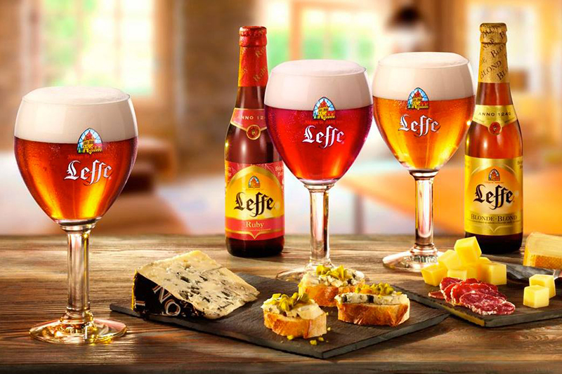 Thùng 24 Chai Bia Leffe Blonde (330ml / Chai) - Tặng 2 Ly Chính Hãng