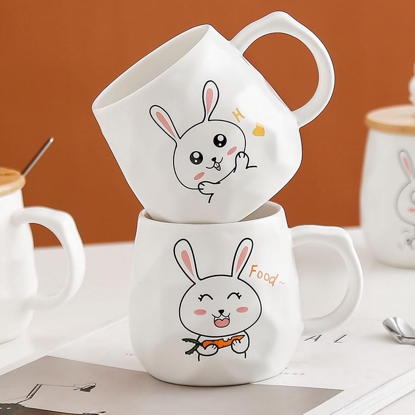 Ly sứ có quai, Ly thuỷ tinh dễ thương, Quà lưu niệm, họa tiết cute, kèm muỗng và nắp hình thỏ 450ml