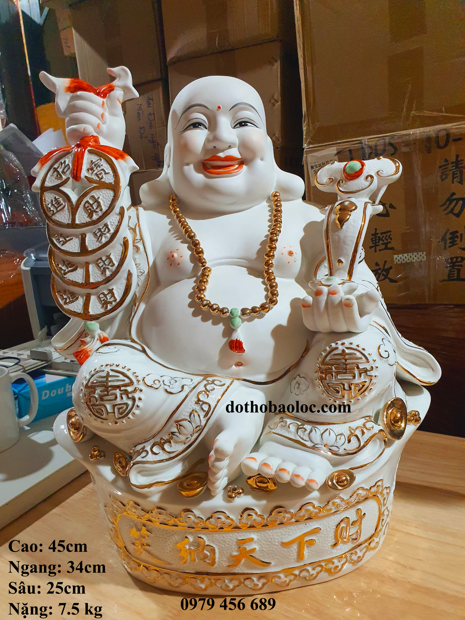 Tượng Phật Di Lặc cầm xâu t.iền và gậy như ý phong thủy bằng sứ cao 45cm