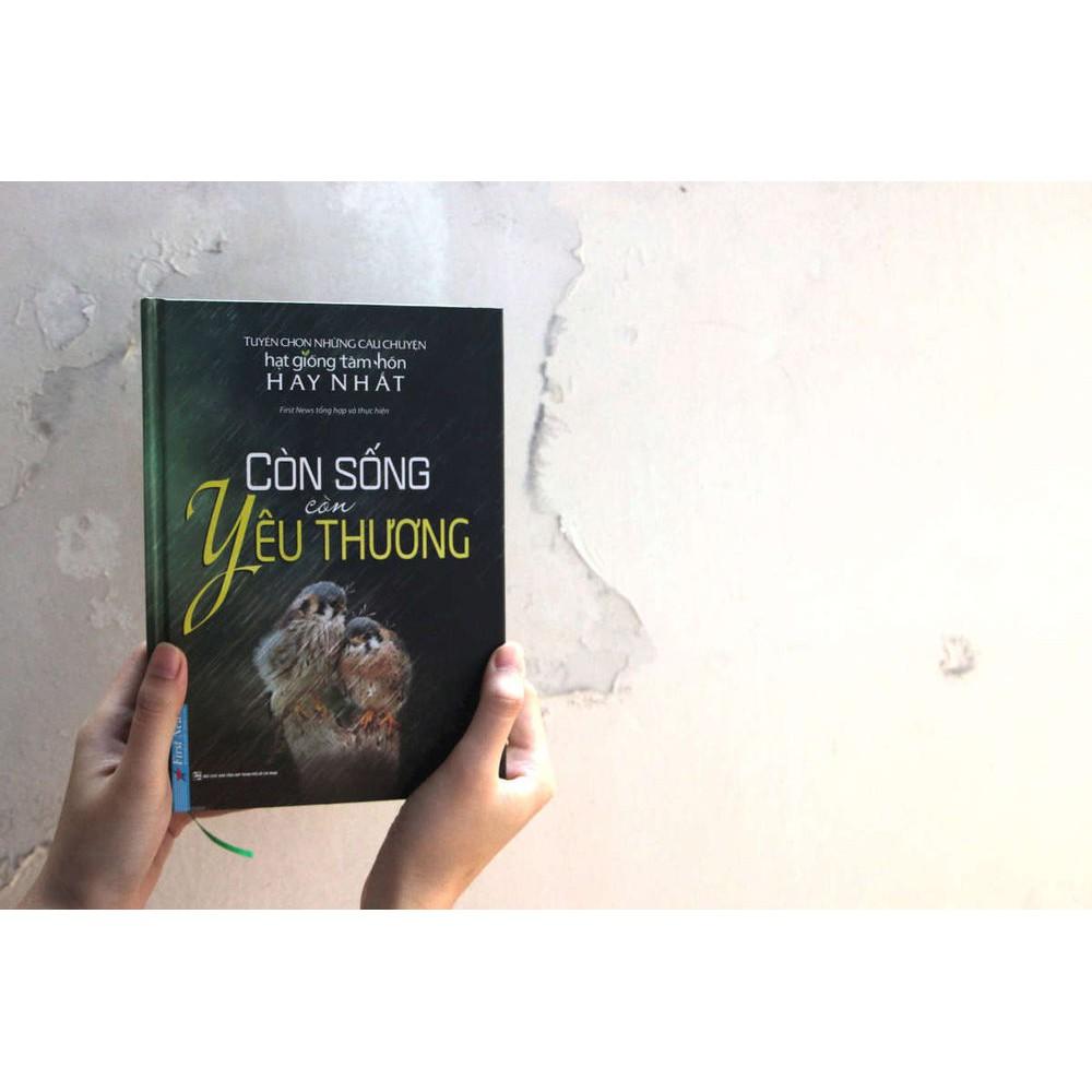 Sách - Còn sống còn yêu thương - First News