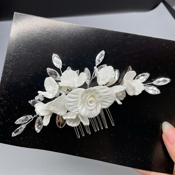 Cài tóc cô dâu hoa đất sét trắng có sẵn xược cài mã 008 - 14cm