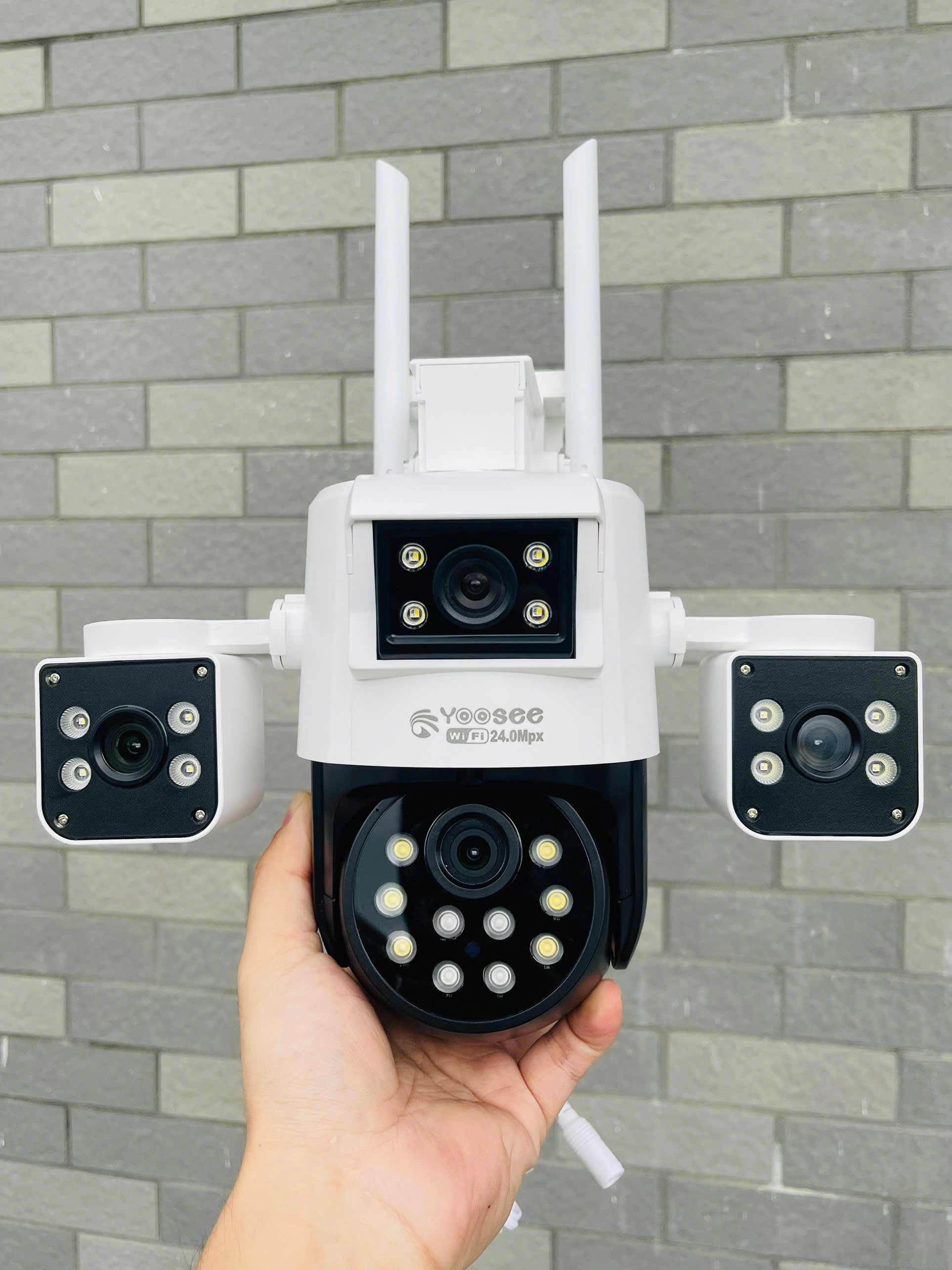(Lỗi 1 đổi 1) Camera YOOSEE ngoài trời 4 mắt (3 mắt đều xoay được), 3 màn hình 24MPX siêu nét có Tiếng Việt- Hàng chính hãng