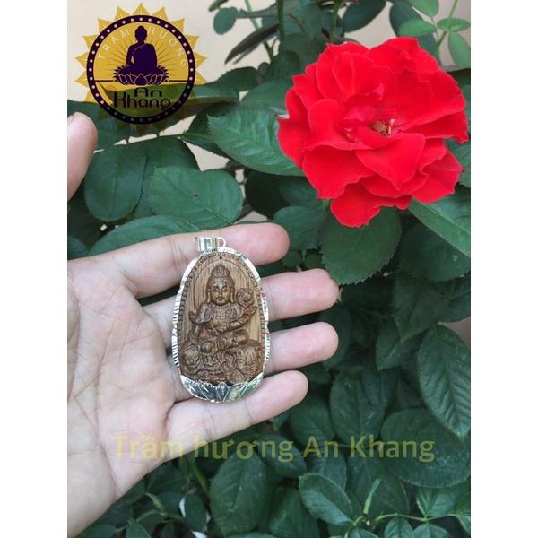 Mặt tượng bản mệnh trầm hương tốc bọc bạc.
