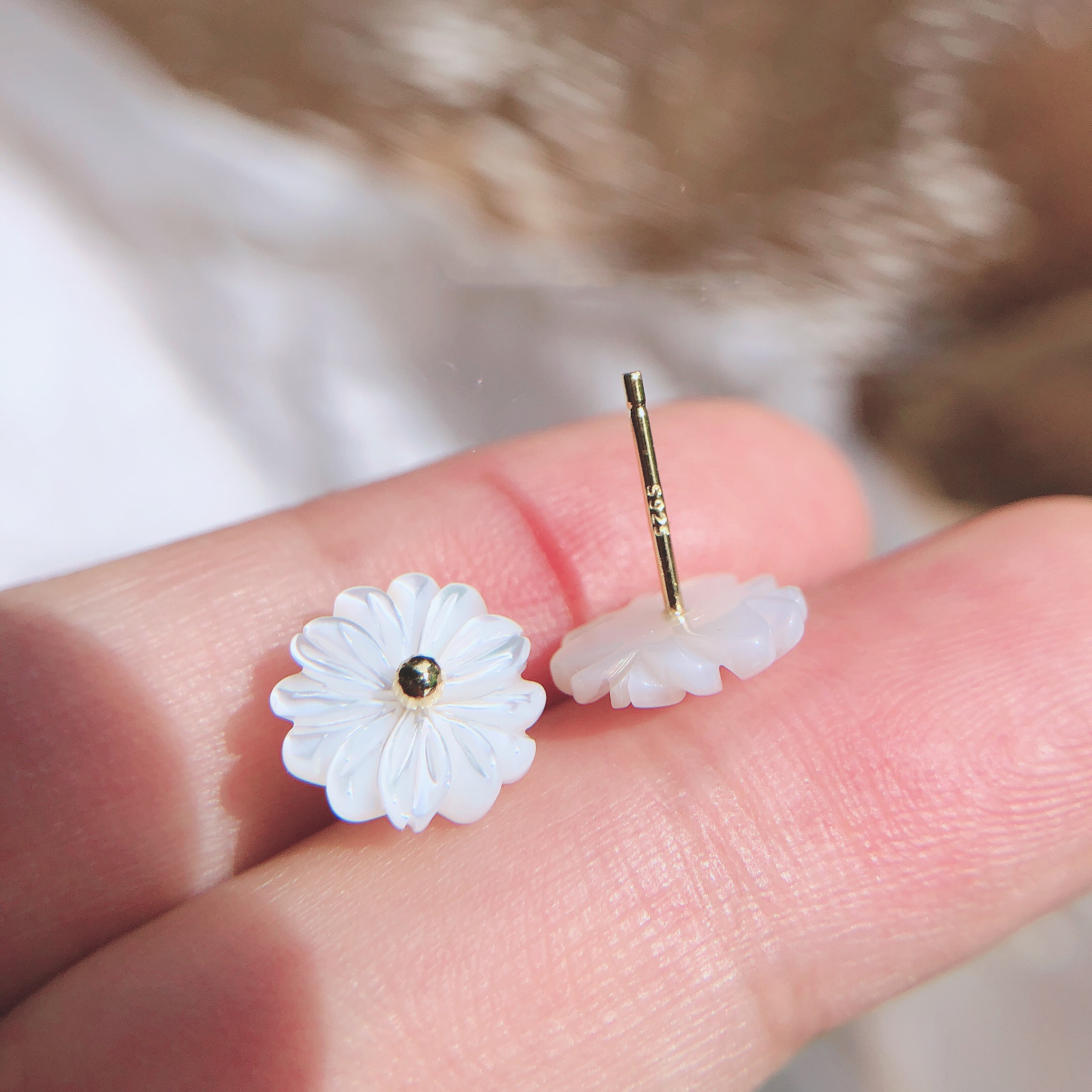 Bông Tai Bạc S925 Chế Tác Thủ Công Từ Vỏ Ngọc Tai Tự Nhiên