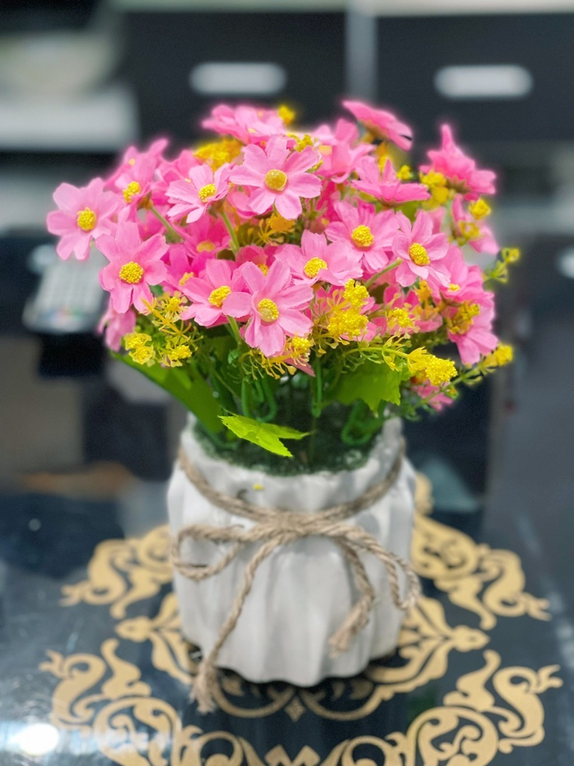 Hình ảnh Hoa giả - Cây hoa nhân tạo để bàn trang trí nhiều mầu sắc - kèm chậu cắm sẵn như mẫu