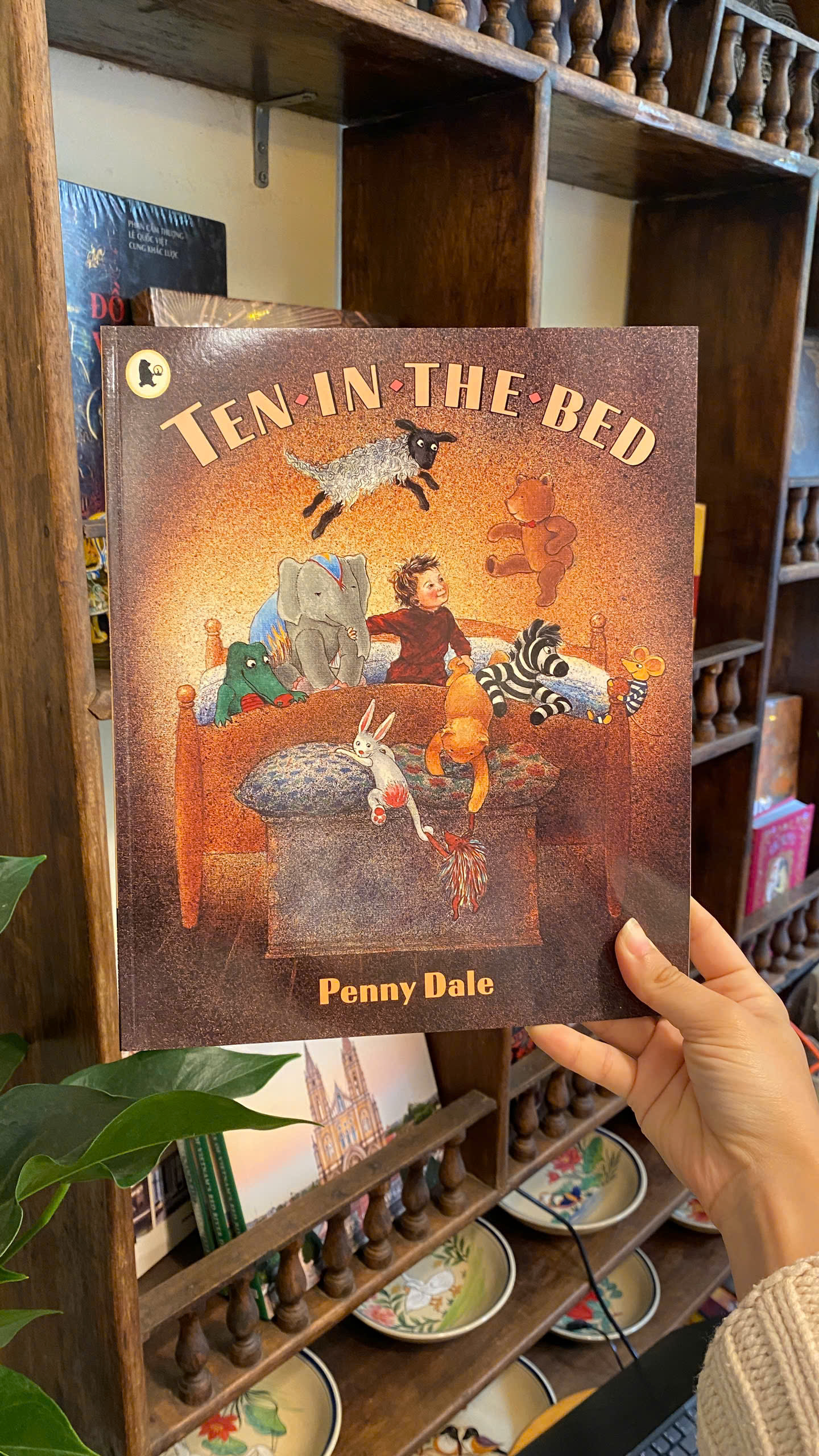 Sách - Ten in the Bed by Penny Dale | Children's English Picture Book