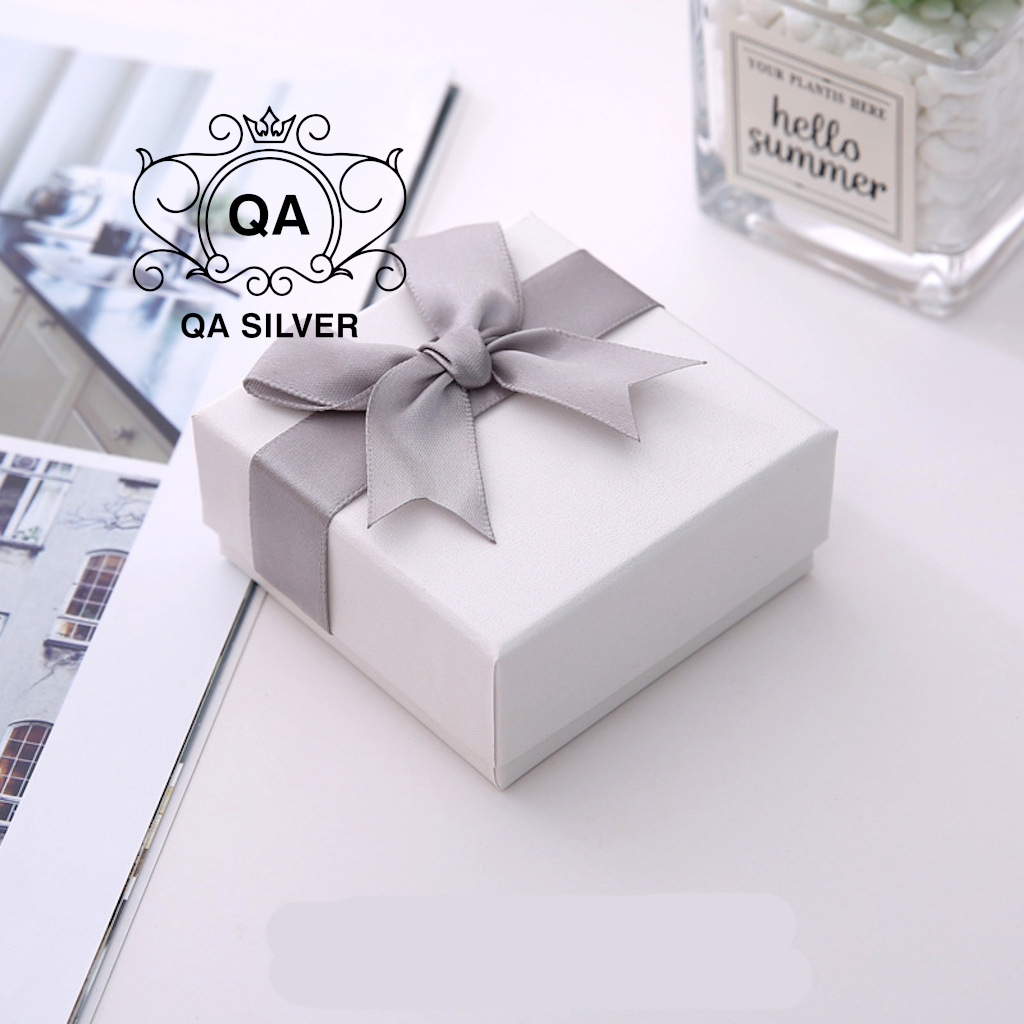 Hộp trang sức hộp đựng quà tặng giấy cứng trắng nơ ghi ACCESSORIES QA SILVER AC200502