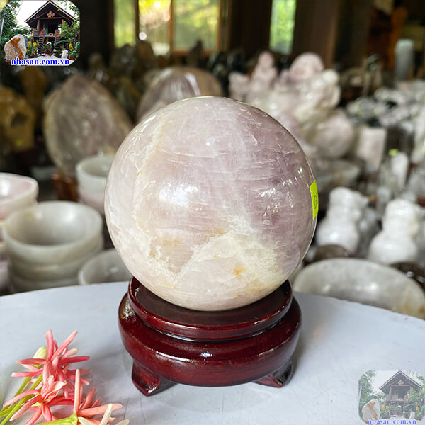 Quả cầu thạch anh hồng giúp tăng cường tình yêu và hạnh phúc-8.6cm-0.84kg-QC1040