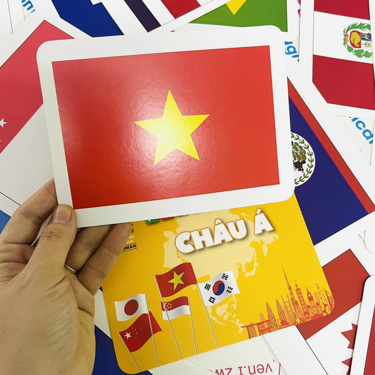 Thẻ Học Song Ngữ Flash Card Chủ Đề Quốc Kỳ Các Nước 5 Châu Lục Có Phiên Âm Và Hình Ảnh Cho Bé Phát Triển Trí Tuệ