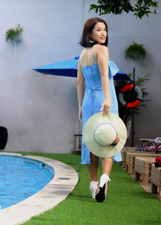 Đầm maxi hai dây bèo ngực chấm bi xanh nữ