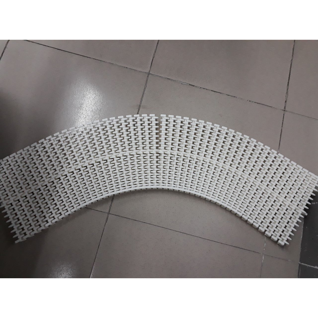 10 mét thanh tràn bề ngang 30cm dày 2.9cm loại răng cưa hình kiểu như sóng biển đan xen chắc chắn chât nhựa Tốt ABS dùng để thu nước rãnh, ngăn rác trang trí cho Bể bơi........