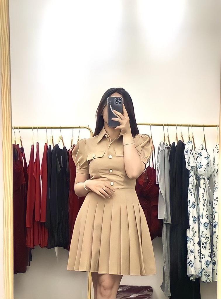 Đầm sơmi xoè xếp ly đính nút