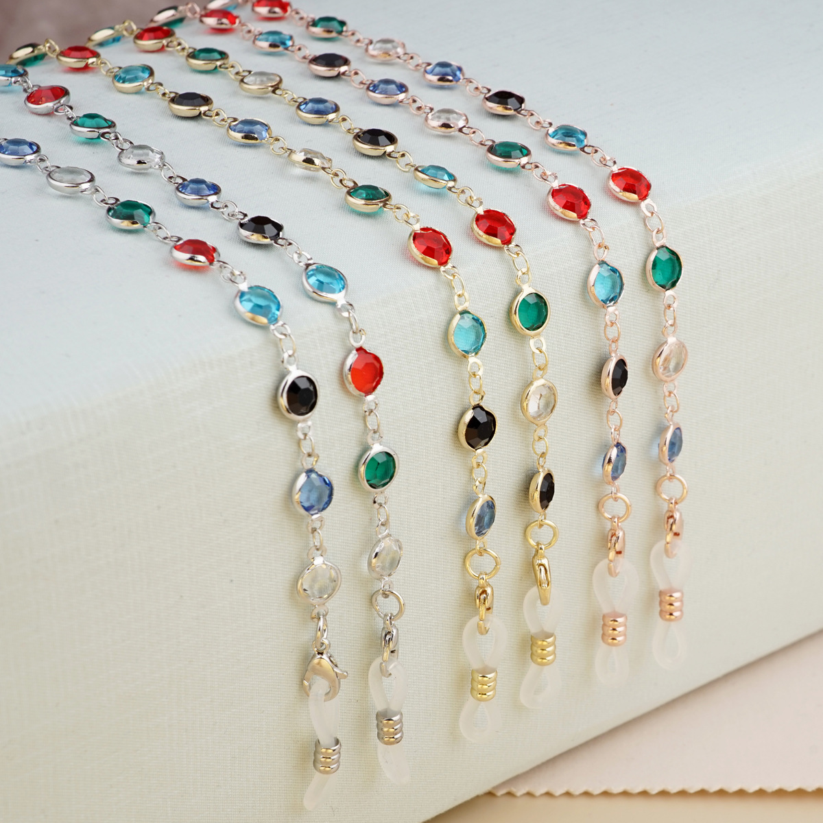 Chuỗi dây đeo gọng kính chuỗi hạt đá cầu vồng màu sắc ấn tượng độc đáo hot fashion trend top