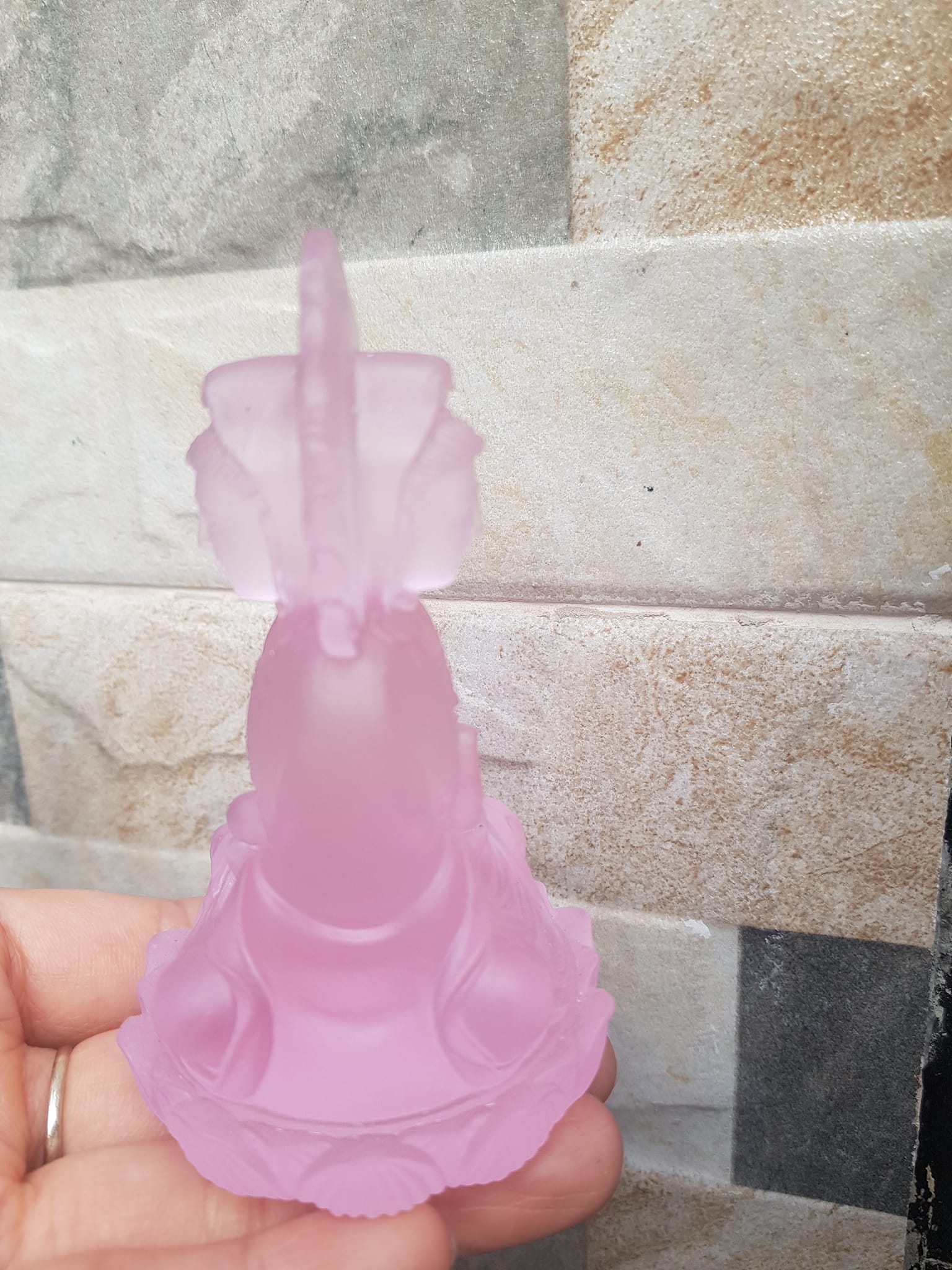 TƯỢNG PHẬT BÀ QUAN ÂM 2 MẶT ĐÁ LƯU LY HỒNG TƯƠI ĐẸP ĐỂ TRONG XE HƠI hoặc BÀN cao 10cm đk 6cm Hợp Anh Chị mệnh HOẢ mệnh THỔ ạ