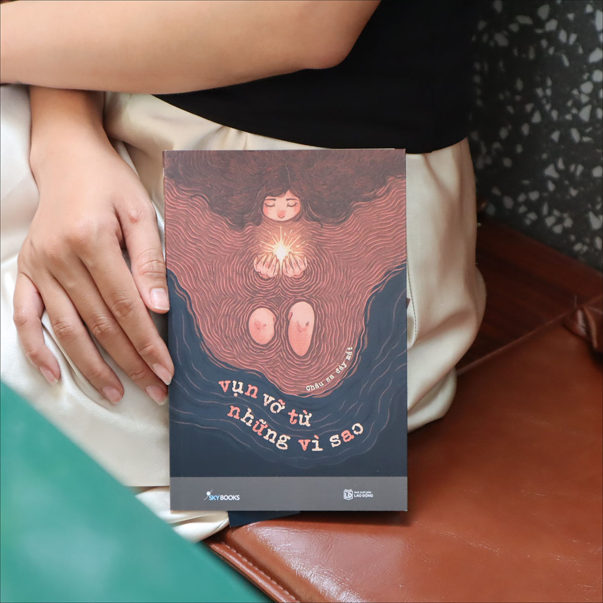 Sách Vụn Vỡ Từ Những Vì Sao