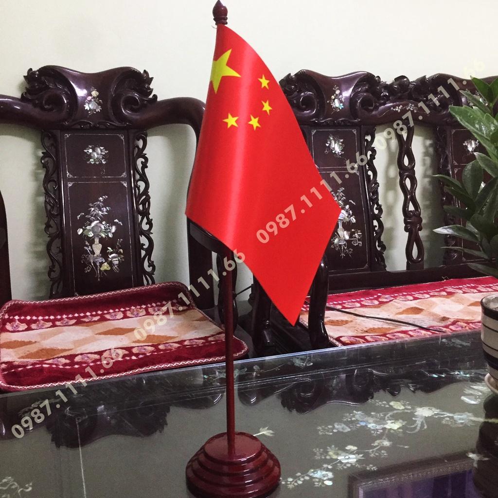 Cờ Để Bàn Đế gỗ Cắm 1 cờ In Kỹ Thuật Số 3D Chất Liệu Vải Phi Bóng