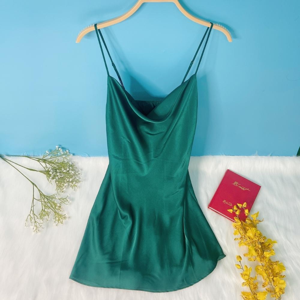 Váy Ngủ Hai Dây Cổ Đổ Nữ VILADY chất liệu Lụa Pháp Cao Cấp Thiết Kế Cổ Đổ Sang Chảnh Màu Xanh rêu Sexy Quyến Rũ V116