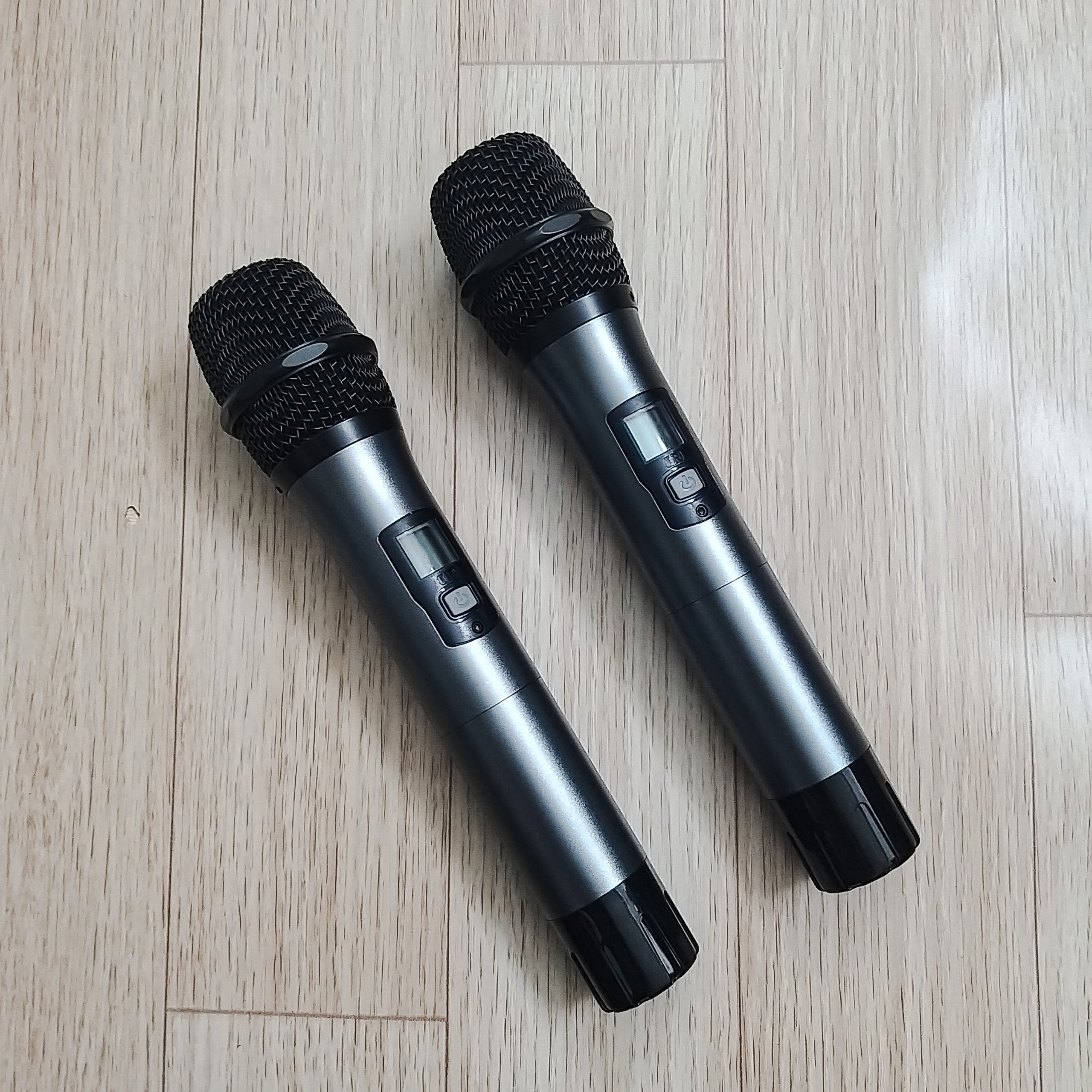 Bộ Mic không dây UHF cao cấp Glosrik GM-1810 - UHF Wireless Microphone Glosrik GM-1810 ( Gồm 2 Mic cầm tay, Đầu thu, Nguồn AC, 2 cặp Pin AA 1.5V ) – Hàng chính hãng