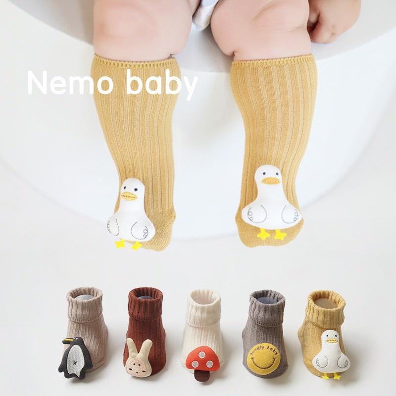 Tất nemo hình thú 3D cổ cao chống trượt cho bé