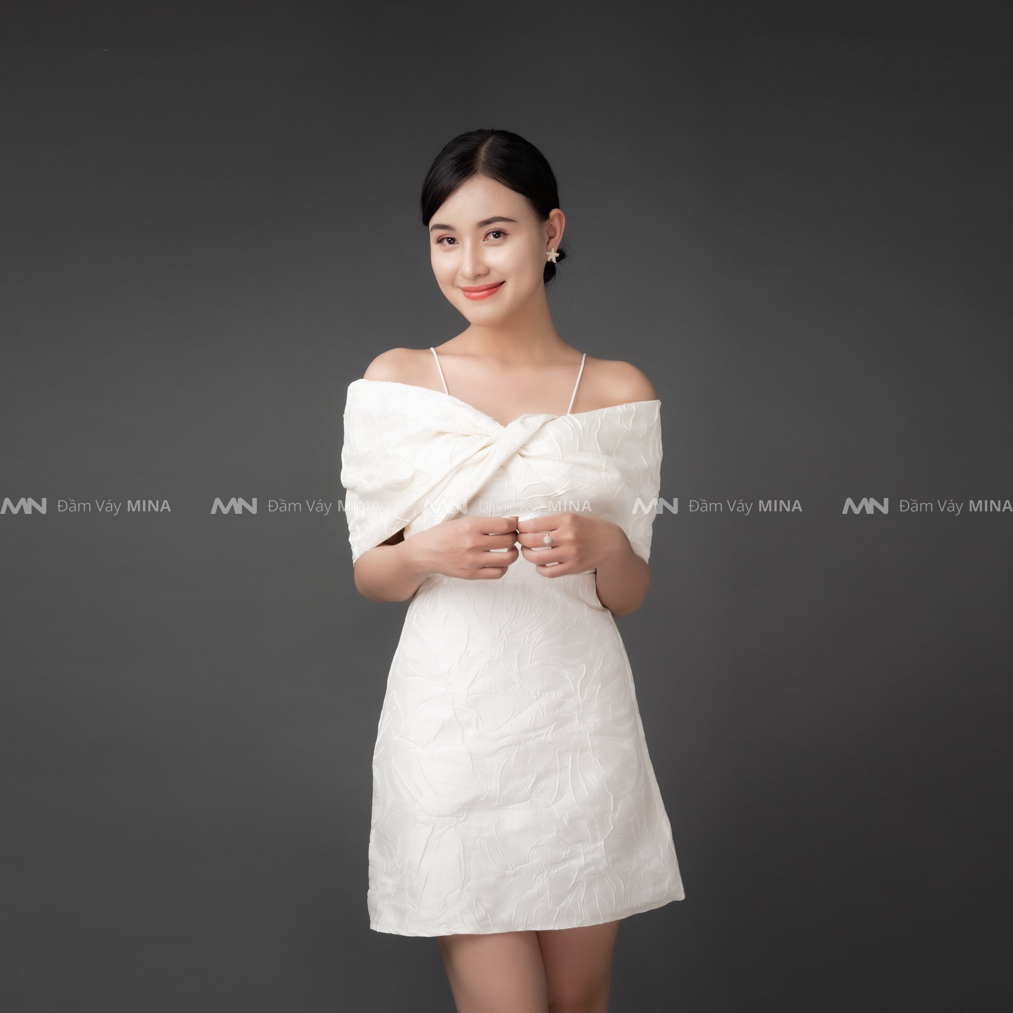 Đầm gấm trắng | Đầm hai dây trễ vai nơ | Đầm ôm body dự tiệc đi chơi siêu đẹp - MN148 - Đầm Váy Mina