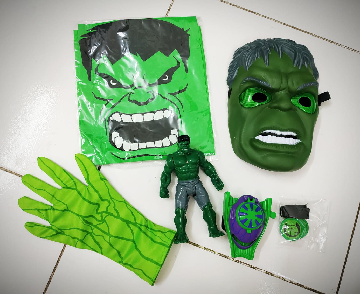 Set đồ chơi phụ kiện hoá trang, cosplay cho búp bê phong cách siêu anh hùng Marvel gồm 5 món đồng bộ theo chủ đề - Tặng kèm nhân vật Avengers có đèn sáng (giao ngẫu nhiên mẫu)