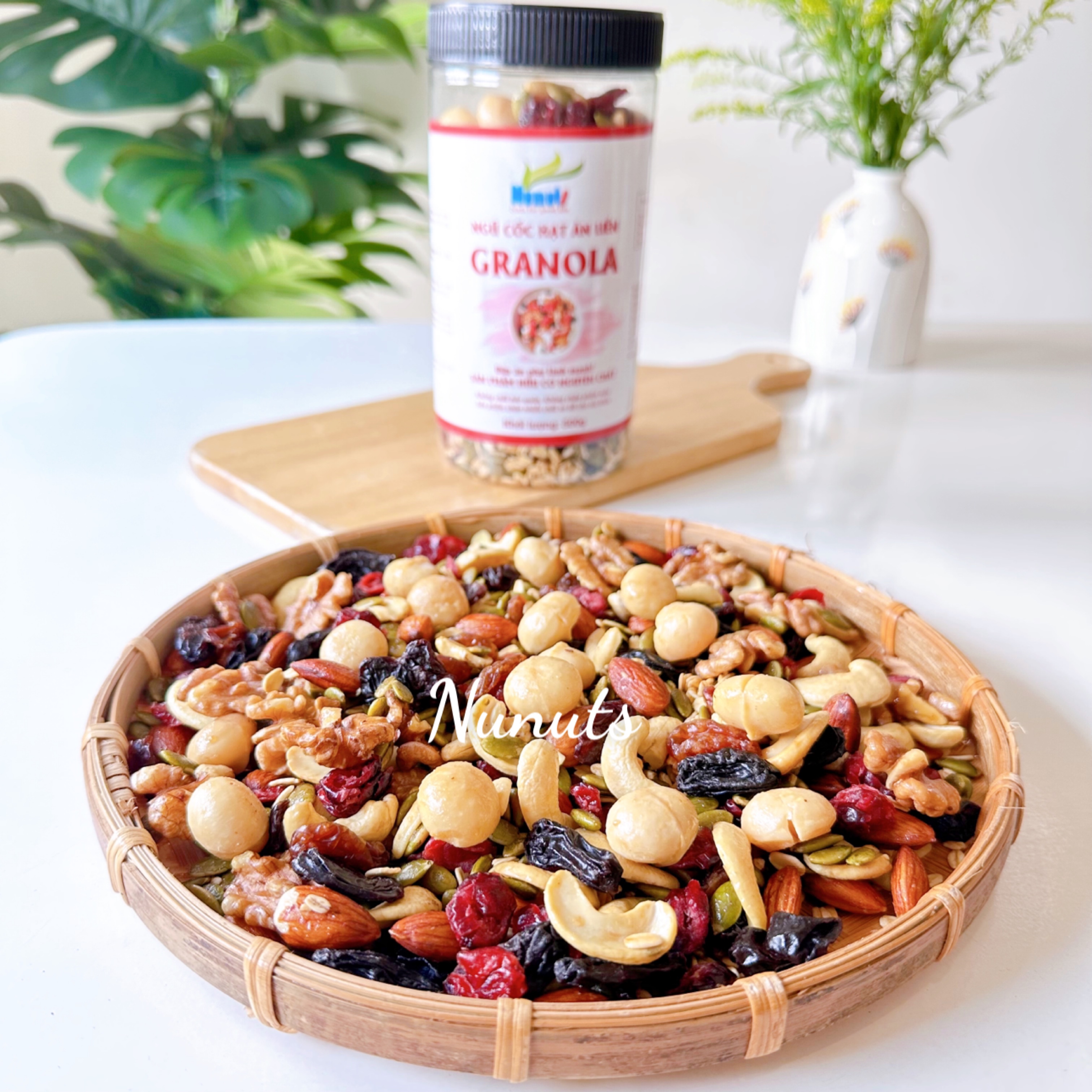 Granola siêu hạt macca úc Nunuts với 10% yến mạch là ngũ cốc ăn liền dành cho bà bầu, người muốn tăng giảm cân nặng