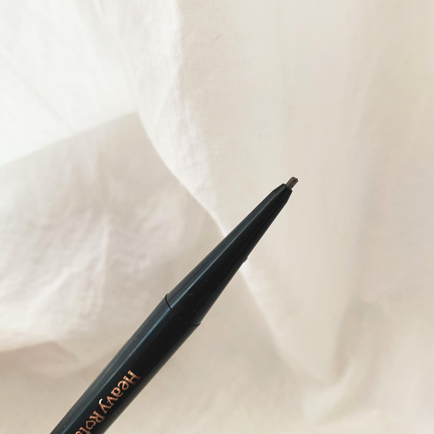 Bút Chì Sáp Kẻ Lông Mày Lõi Sáp Chống Trôi  Màu Sắc Tự Nhiên – Màu Xám Be #12 Kissme Heavy Rotation Eyebrow Pencil (0.09G)